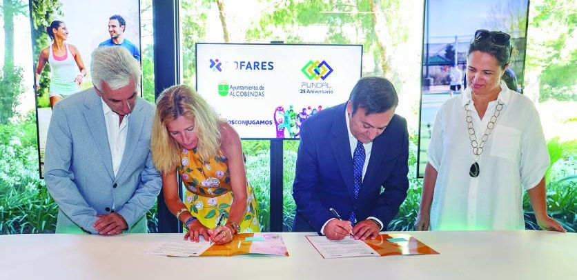 FUNDAL firma un convenio con Cofares para impulsar el deporte en la localidad 