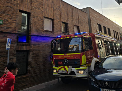 Un incendio en el centro de Alcobendas obliga a cortar varias calles principales 