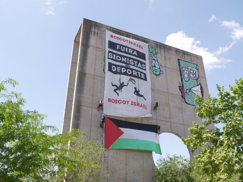 Despliegan una gran pancarta contra la presencia de Israel en el campeonato de escalada de Alcobendas