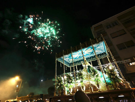 Miles de vecinos de Alcobendas acompañaron a su patrona en la procesión de la Virgen de la Paz