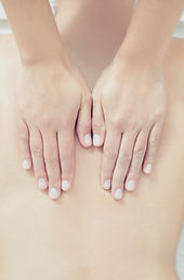 背中のマッサージ