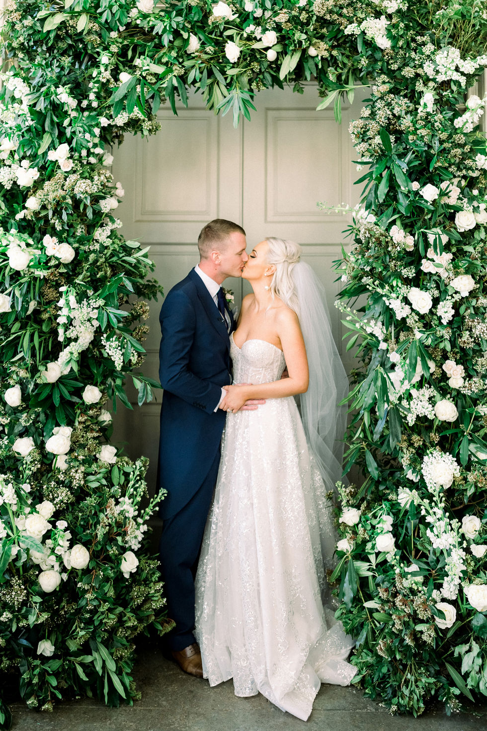 WHITE WINTER WEDDING IN THE COTSWOLDS