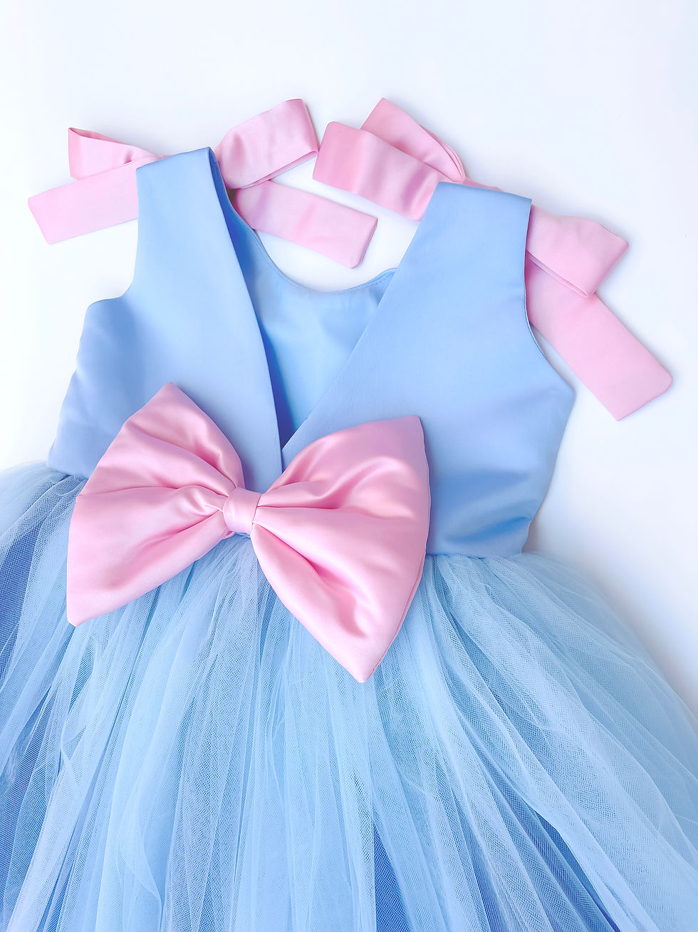 Miniatura: Vestido elegante en tonos azul y detalles rosa