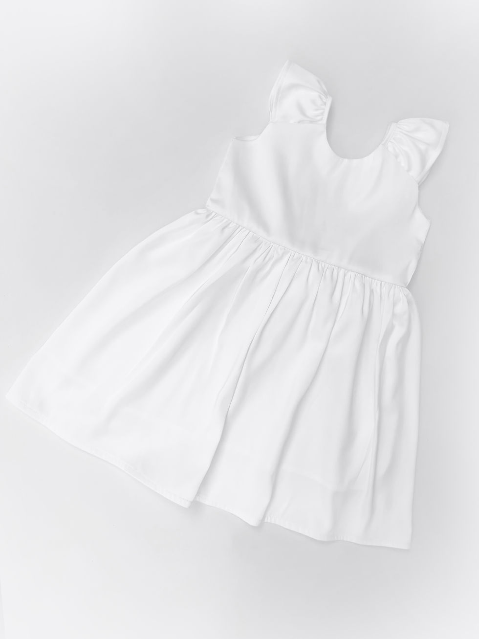Miniatura: Vestido de satén con moño de lentejuelas