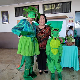 Personajes que representaron el poema escrito por Floria Jiménez.