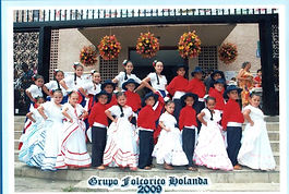 Grupo Folklórico Holanda, año 2009.