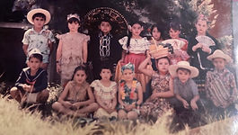 Día del encuentro de culturas 1985, kinder de la Escuela Holanda, grupo de la niña Marielos.