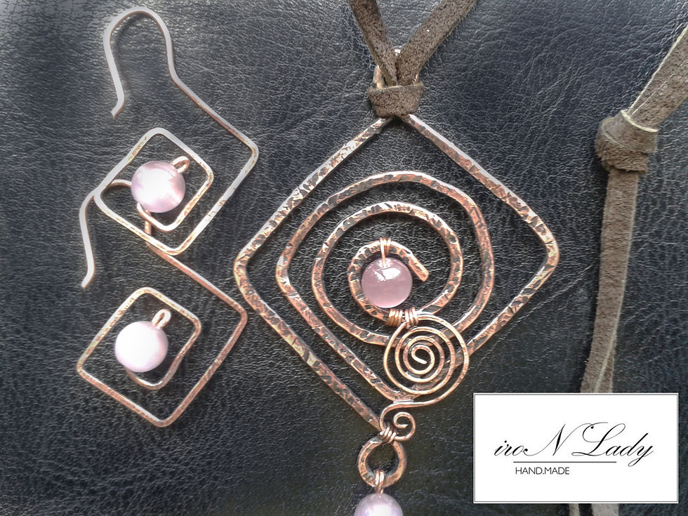 Кулон  и серьги с кошачьим глазом.