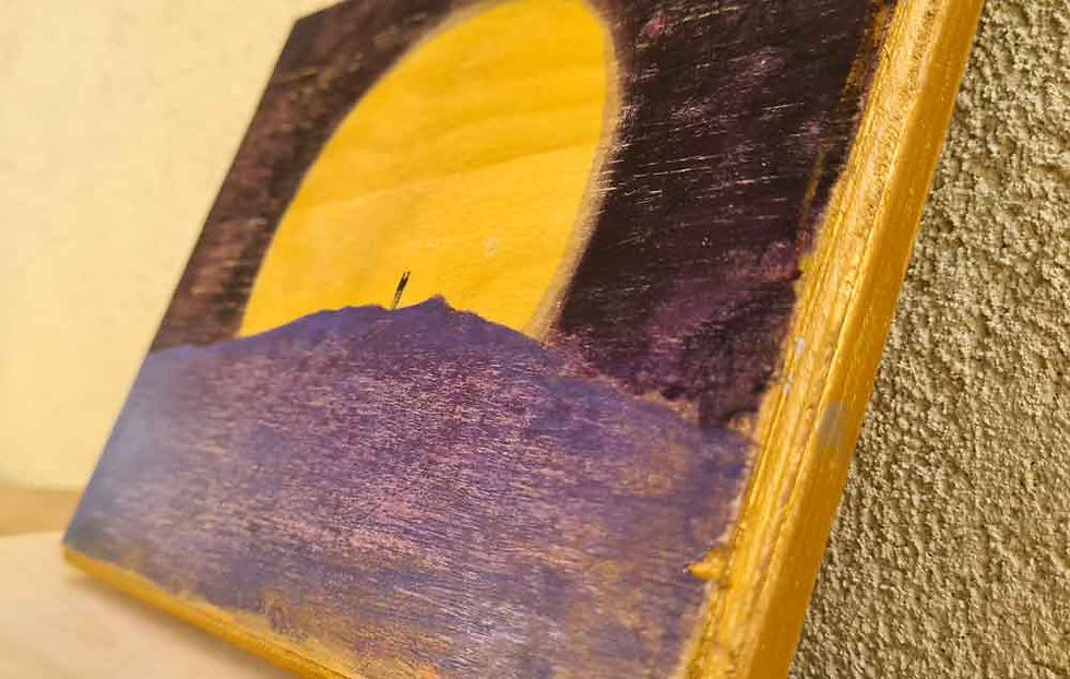 איור על פלטת עץ של זוג בשקיעה גרסא כהה מבט נוסף משמאל