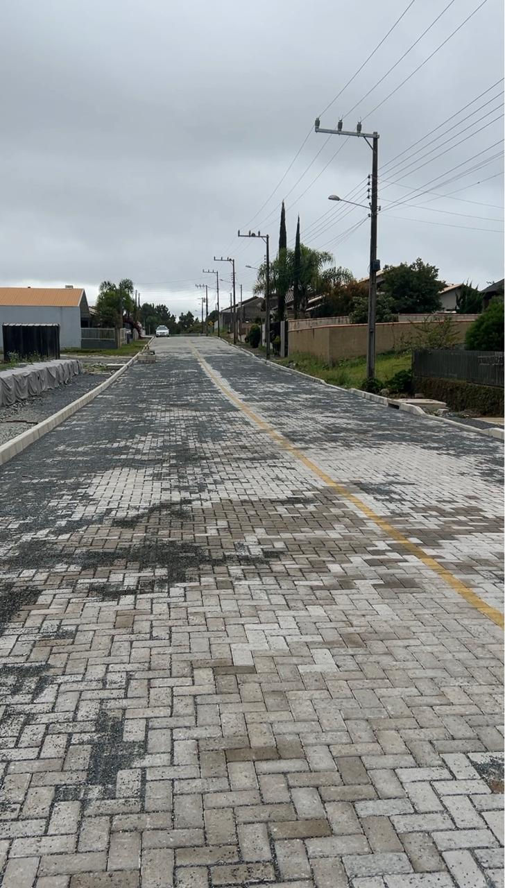 A Prefeitura de São Bento do Sul, por meio da Secretaria de Planejamento e Urbanismo, concluiu e entregou à comunidade a obra de contenção da Rua Romualdo Quint, que havia sofrido um deslizamento.