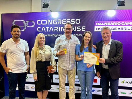 Prefeito de São Bento do Sul recebe prêmio de Prefeito Inovador por avanços no transporte coletivo