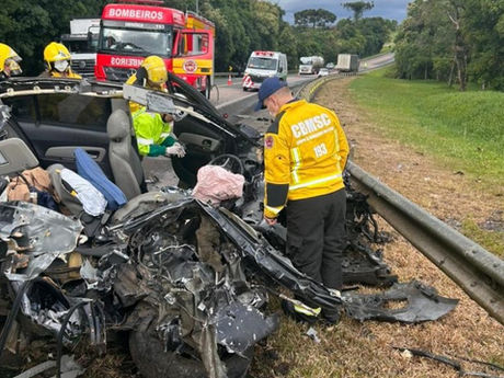 Acidente grave em Papanduva entre carro e caminhão - Um morto