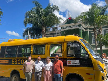 Campo Alegre é contemplada com novo e moderno ônibus escolar