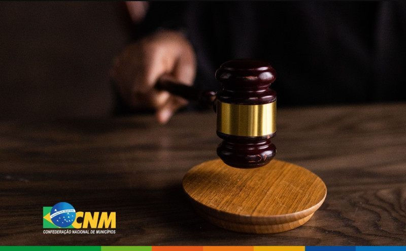 STF avalia efeito cascata do piso do magistério