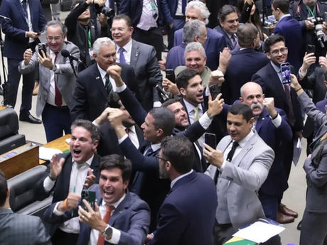 Sob críticas do Planalto, Câmara aprova PL Antifacção