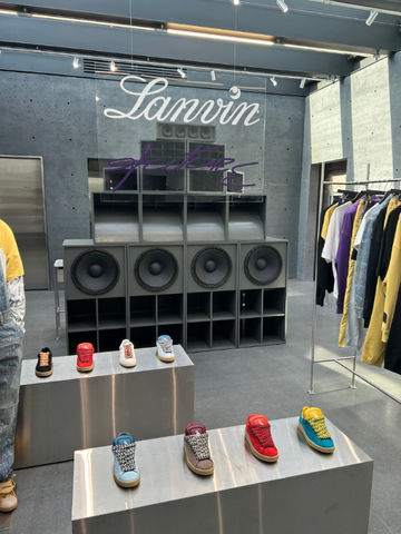 SSENSE,  Display, Creative, Designer, Installation, Fashion, Cabinet Making, Plywood, Affichage, Créatif, Designer, Installation, Mode, Ébénisterie, Contreplaqué, MDF, uMake