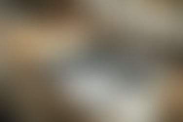 Perché bisogna lasciare un bicchiere e un foglio di carta nel lavandino quando si va in vacanza?