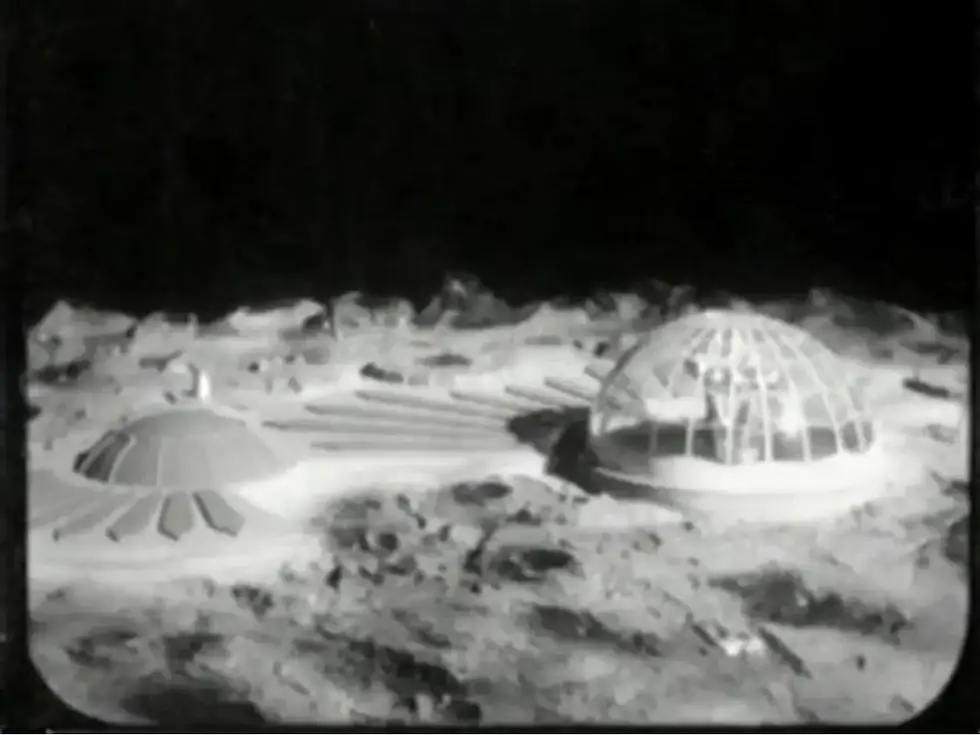 The Moonbase models. Not bad at all. This will be easy to invade and conquer. Surely not even the Cybermen can mess this up.