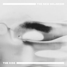 The New Solarism's "The Kiss" - De pelgrimstocht van een viool door eenzaamheid en geluid