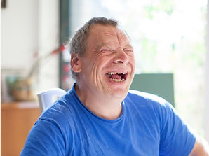 andi homme rire.jpg