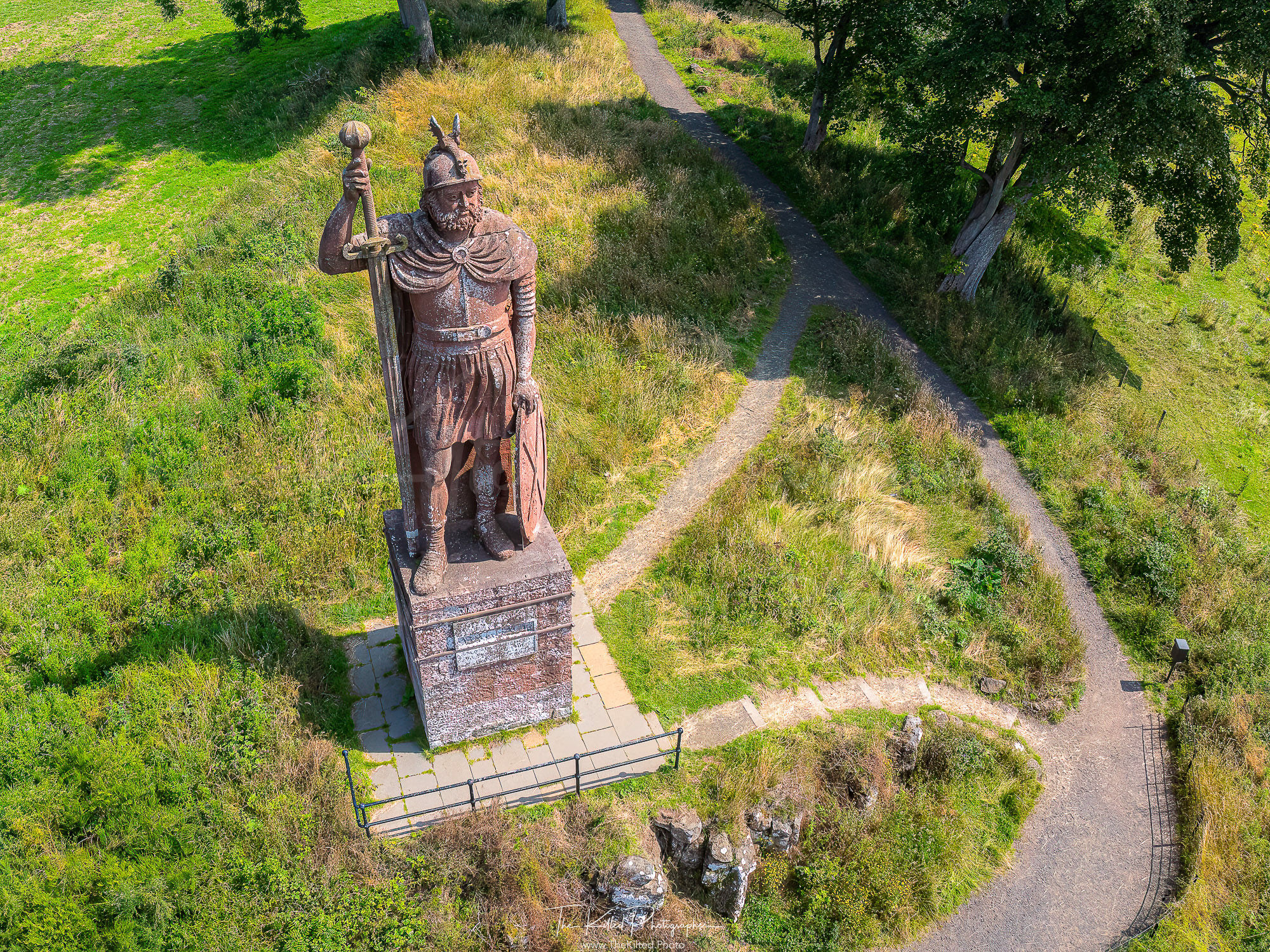 IMG01322 - The Wallace Statue and Thistle