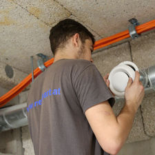 Lehrling beim Arbeiten.