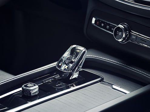 xc90-hybrid-flatcard-3-4x3.jpg