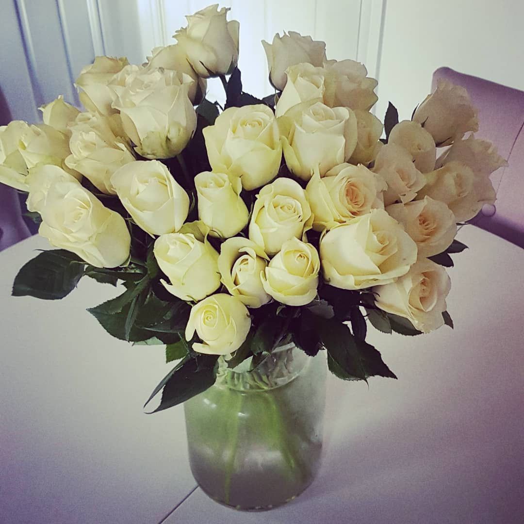 Simply White, White Roses