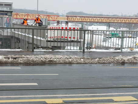 Georg-Schwarz-Brücken: Behelfsbrücke zu Bahnsteigen geht in Betrieb