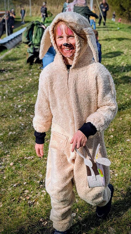 Der Osterhase im Rollhockeystadion.