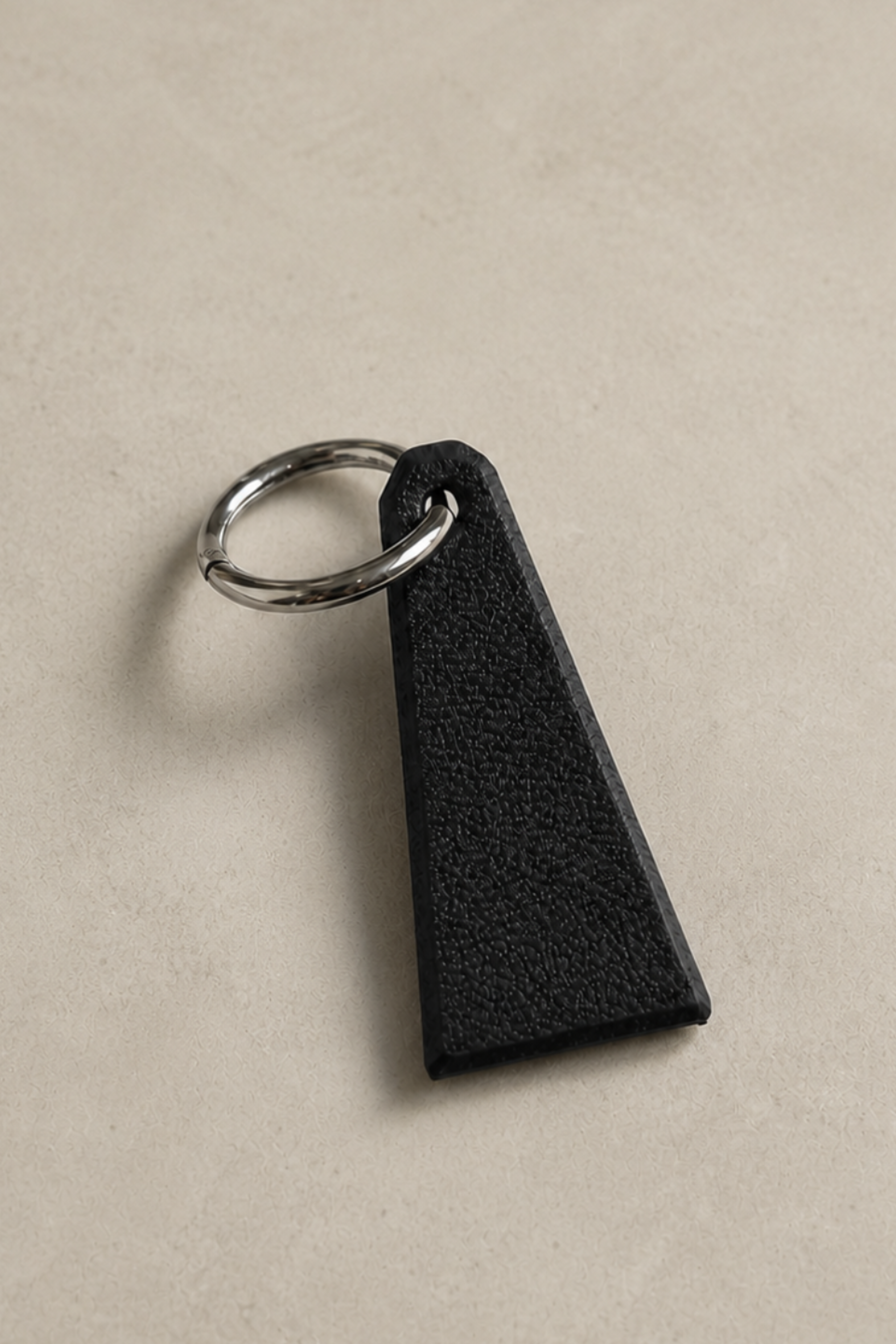 Boucle d'oreille minimaliste noire