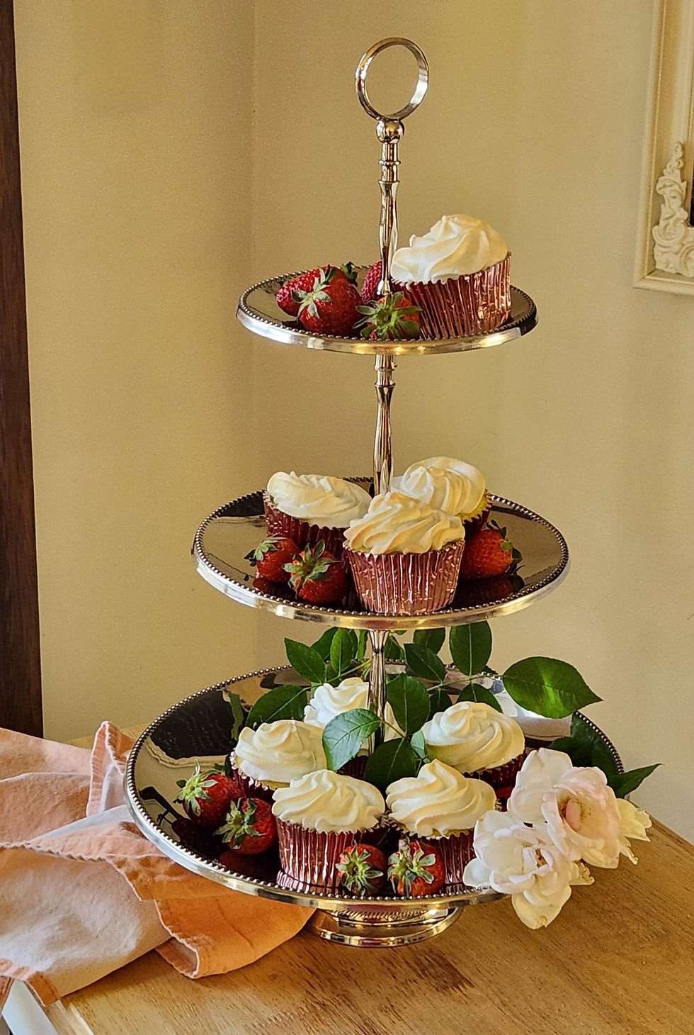 Thumbnail: Strawberry Meringue Cupcakes