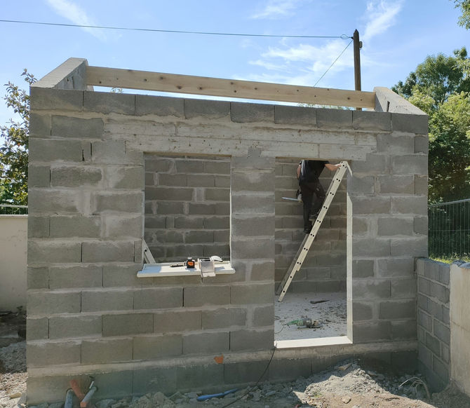 Réalisation d'une petite dépendance.