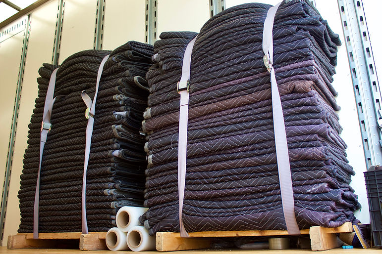 Des piles de linges