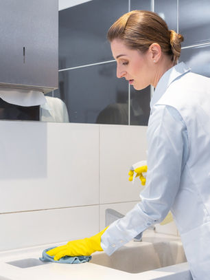 Clean public restroom managed by IoT
