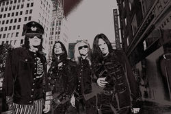 Photo by Neil Zlozower