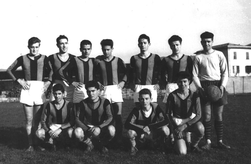 23 dicembre 1951. I “Ragazzi” della Lavagnese, che quell’anno disputarono il Campionato Federale. Da sinistra in piedi: Servente, Mosto Ga., Piaggio, Guidoni Em., Torchio, Torrini D., Dallorso. Accosciati: Corsini, Corona, Mazzino, Podestà E.