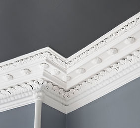Corniche de plafond décorée
