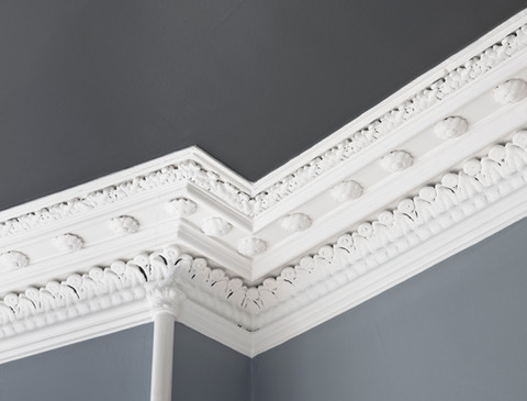 Corniche de plafond décorée