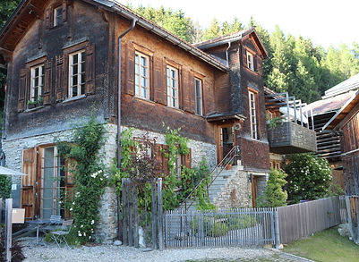 Altes Schulhaus Morissen Sommer.jpeg