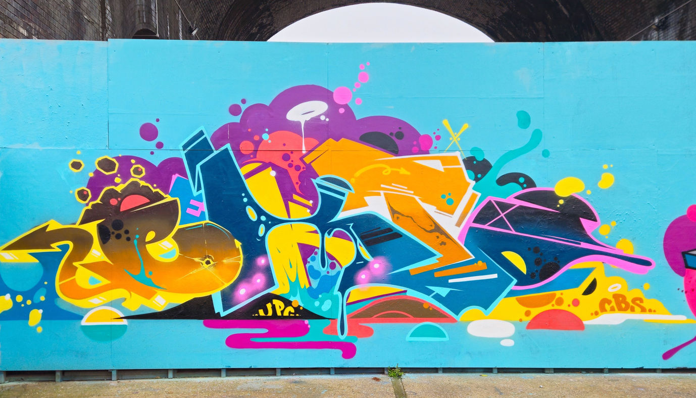 A colourful graffiti piece painted in Birmingham, UK by artist Ekto UPC at The Bench504