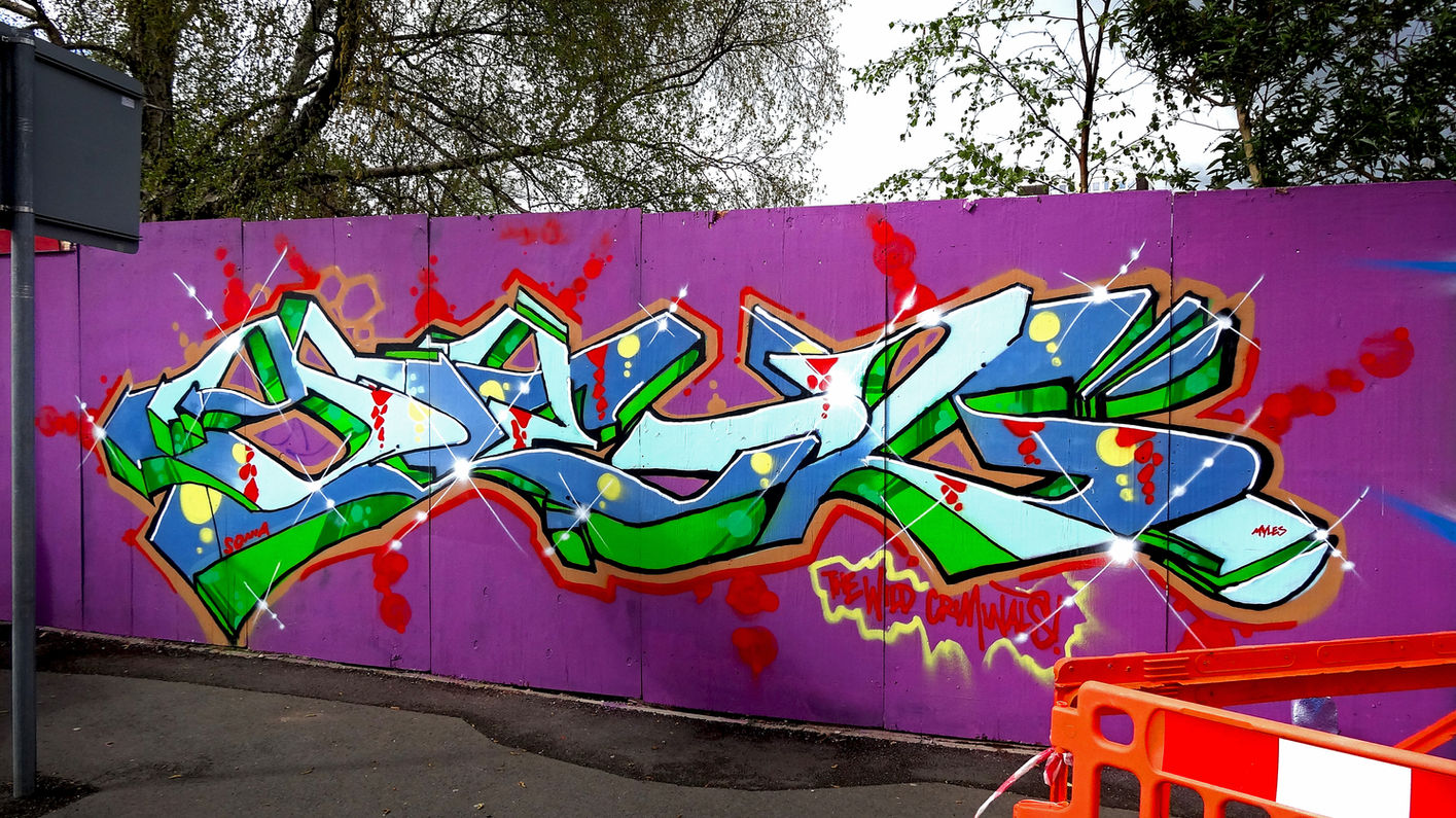 Very stylish looking green and blue graffiti letters by graffiti writer Dez Desire TWC