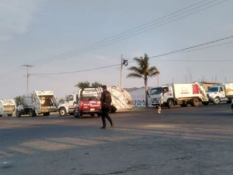 Con grupos de choque y granaderos, autoridades intentan recuperar el basurero de Cholula