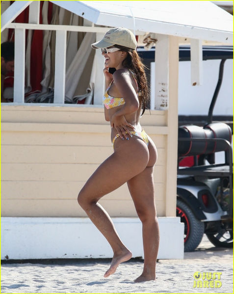 alisha-boe-maia-reficco-more-hit-the-beach-on-day-off-13.jpg