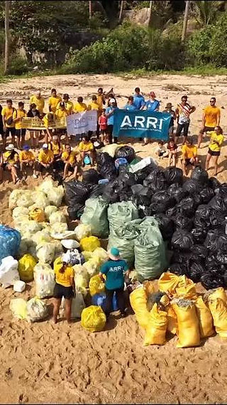 Si Ri Panya News Highlights beach cleanup with ARRI group