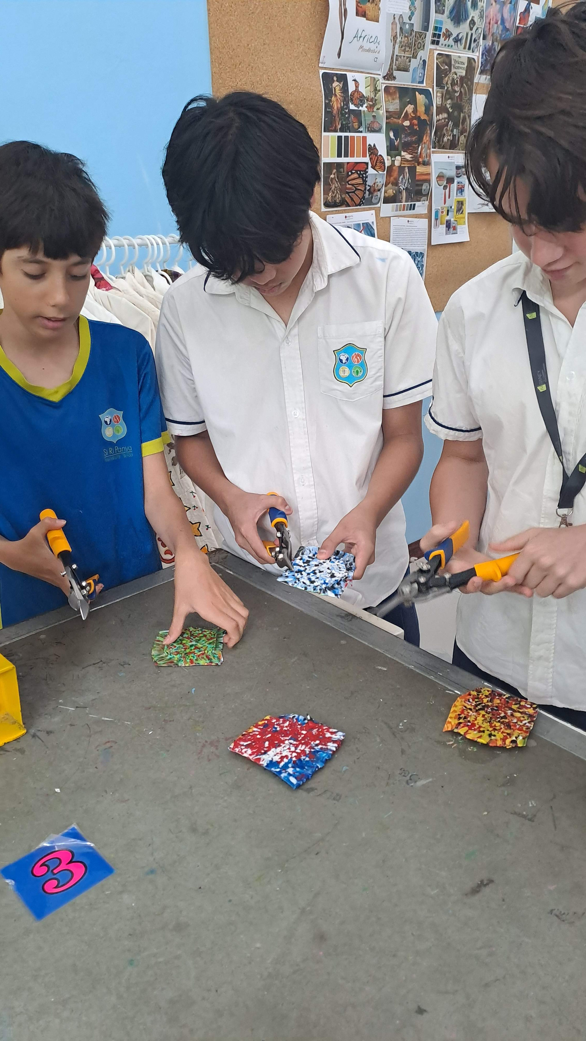 Students at Si Ri Panya working on a craft project.