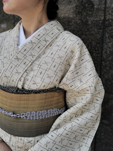 本場夏久米島紬 泥染め 十字絣 変わり格子文 [仕付け糸付き未使用品