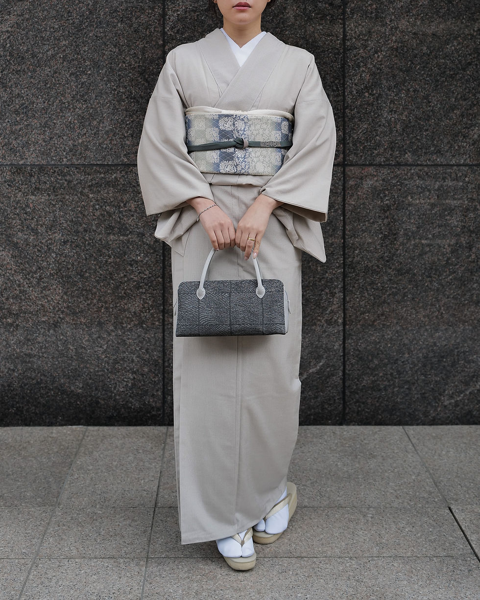 サムネイル： 日本工芸会正会員 樋口隆司 本場小千谷紬 細縞 「生成」 証紙付き 身丈159.5 裄丈64.5