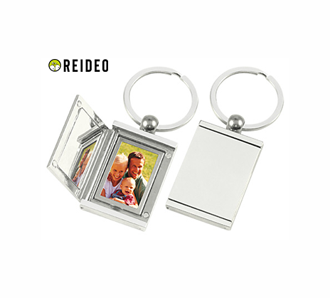 Llavero Metálico Porta-Foto. Presentación en estuche laminado negro con cuna aterciopelada.