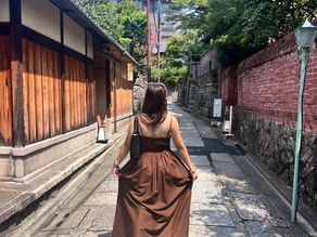 For my most recent trip to Japan, I bought the most gorgeous maxi dress that is perfect for Summer and Fall alike. Florida Fall means hot weather with the occasional breeze, thus maxi dresses gives the perfect combination of Fall colors with the still Summery weather.
